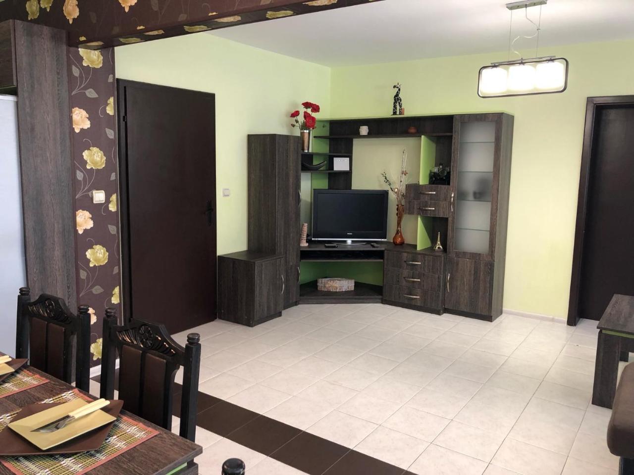 Gala Apartment Veliko Tŭrnovo Exterior photo